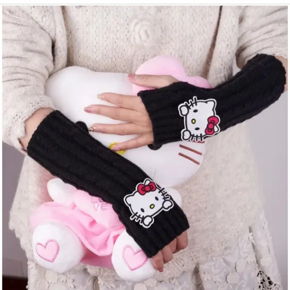 Hello Kitty 💝 Bundle of (3) Free gift "Hello Kitty Bracelet" 🎁